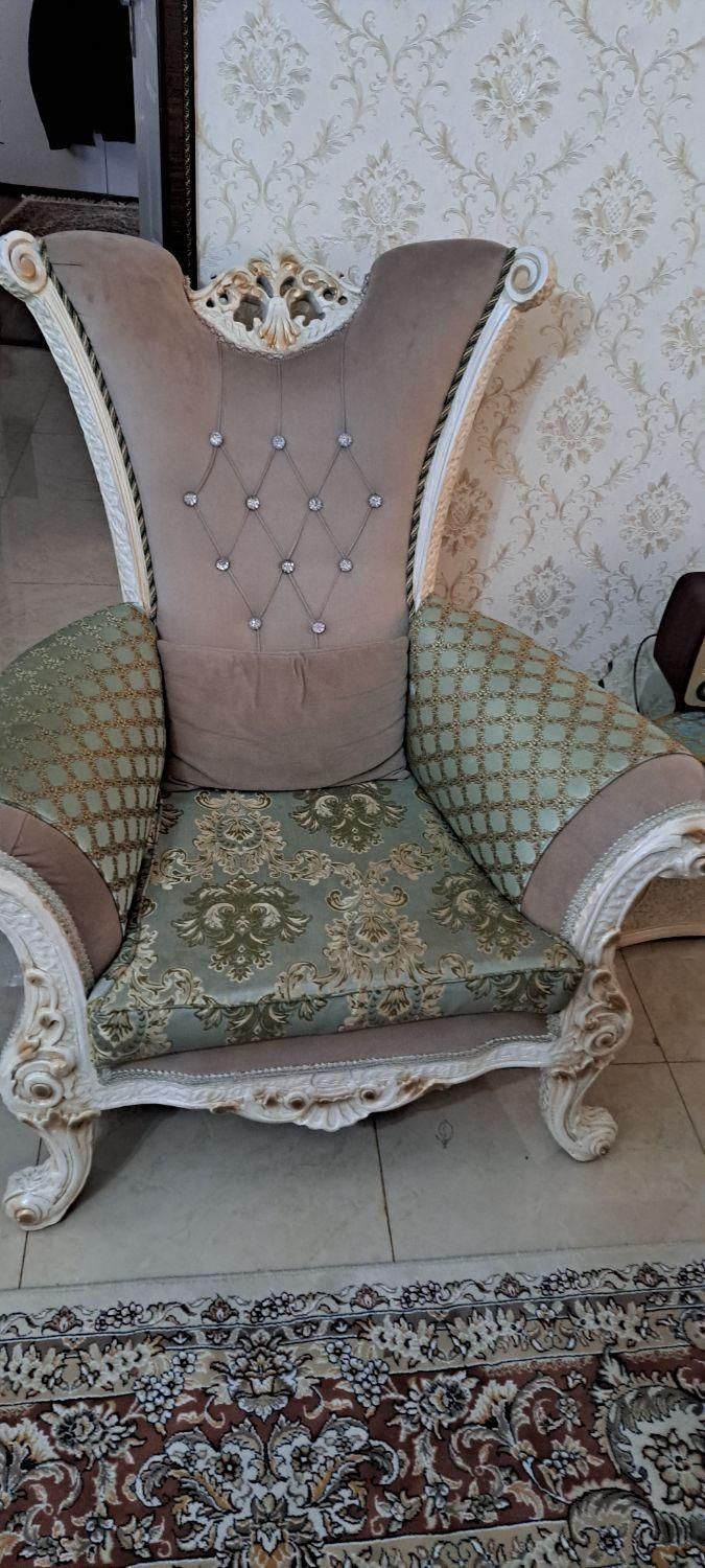 مبل استیل ۷نفرومیز نهار خوری ۸نفرویک ساعت ایستاده|مبلمان خانگی و میز عسلی|رشت, دیلمان|دیوار