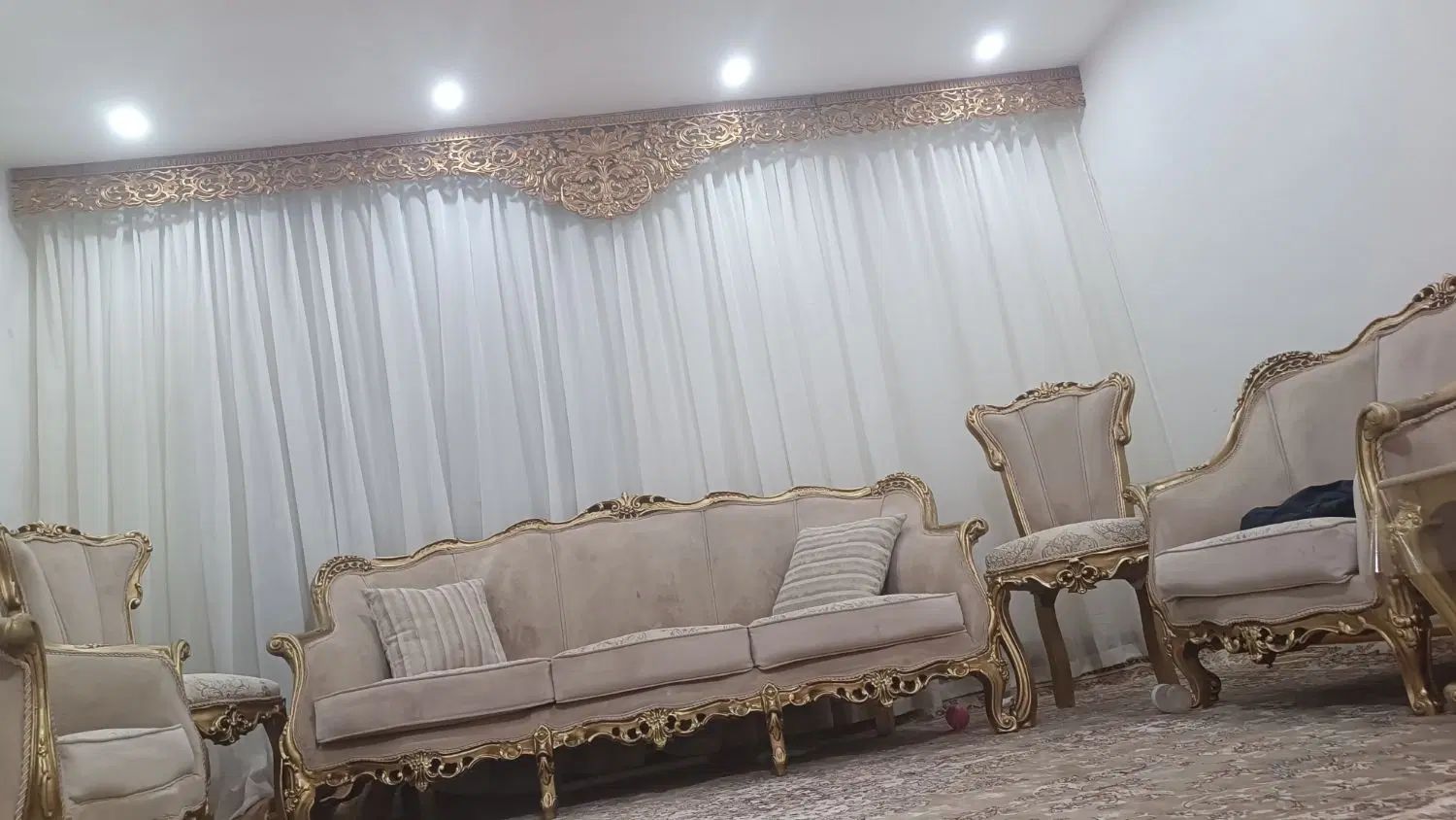 مبل قیمت بسیار مناسب کفی ها پُرباربا تاج پرده|مبلمان خانگی و میز عسلی|سبزوار, امیر کبیر|دیوار