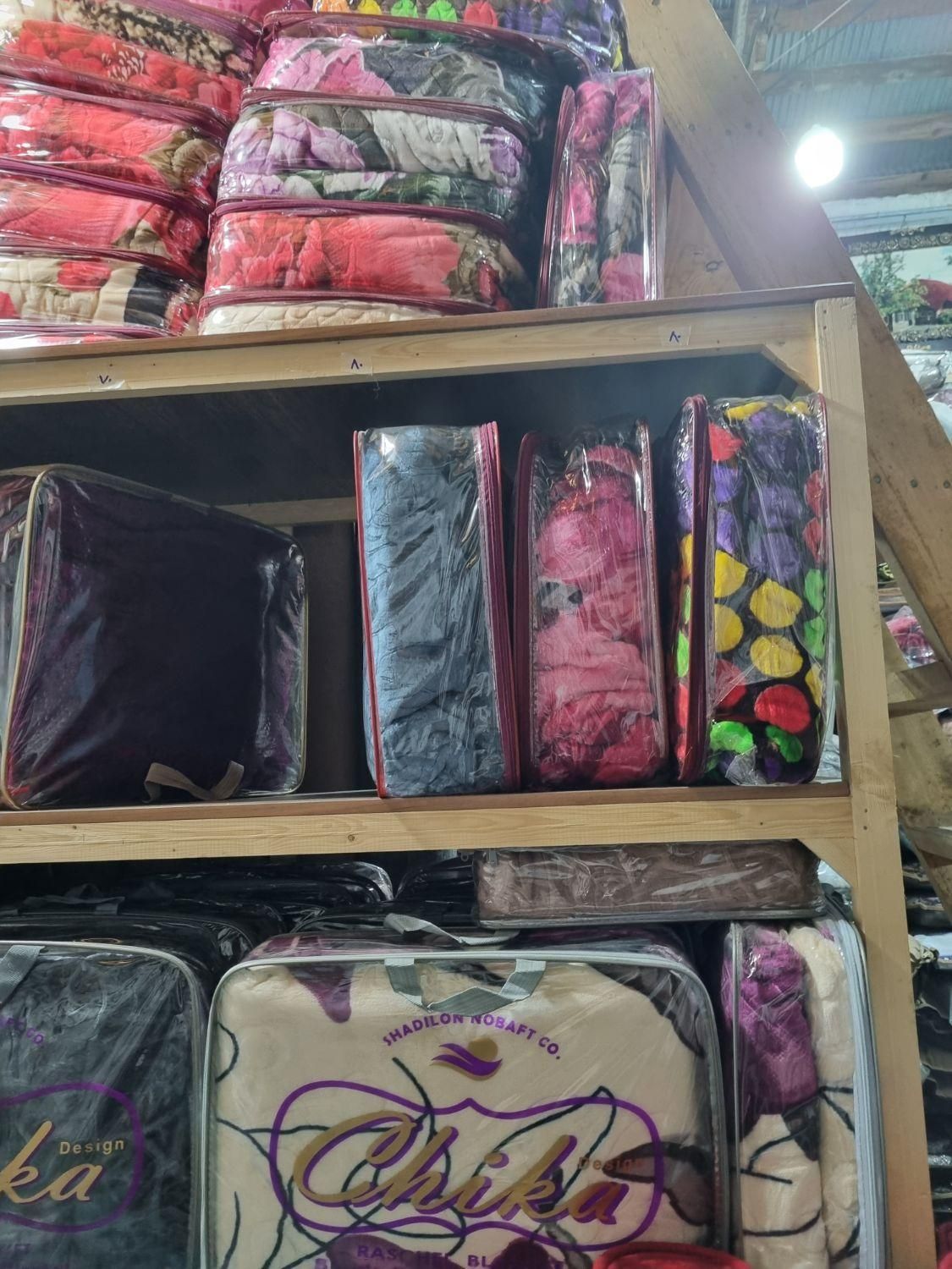 پتو ضخیم|رختخواب، بالش، پتو|بندر انزلی, گلسرخ|دیوار