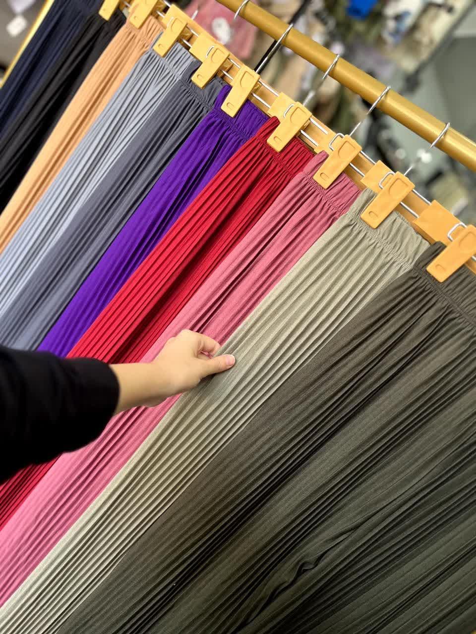 شلوار پلیسه|لباس|قم, نیروگاه|دیوار