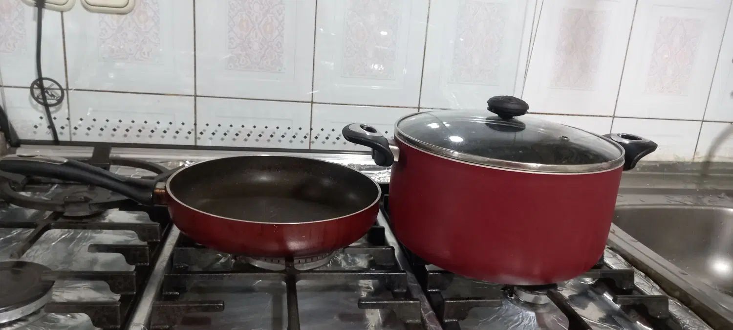 قابلمه تفلون و ماهیتابه تمیز و سالم و وزن سنگین|ظروف پخت‌وپز|تهران, پرستار|دیوار