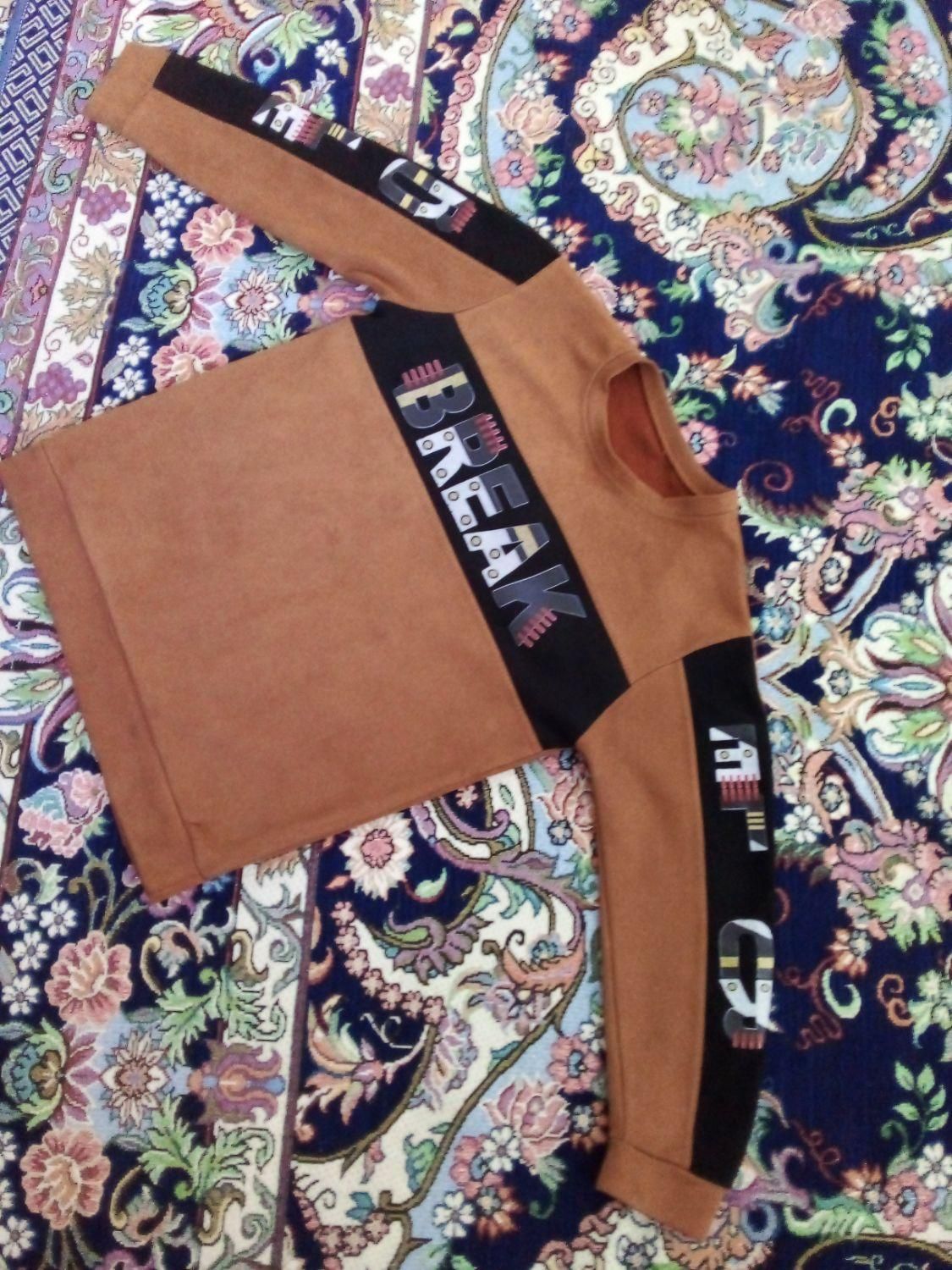 تعدادی لباس|لباس|نظرآباد, نظرآباد|دیوار