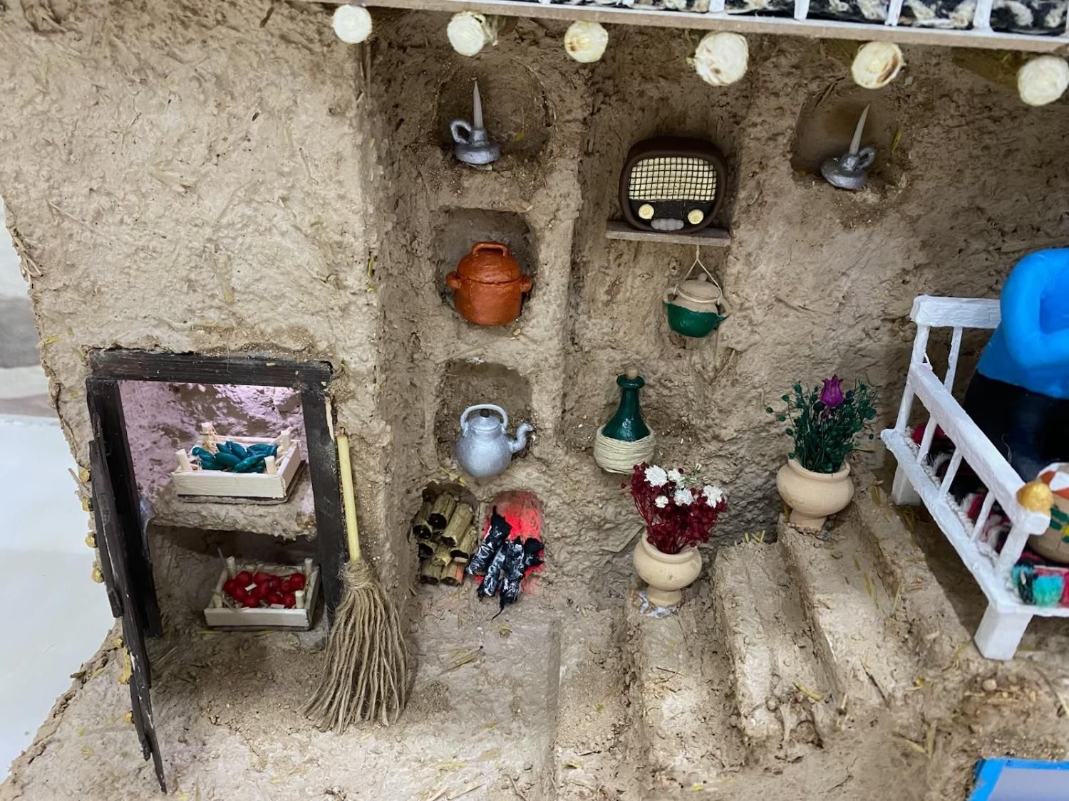 خانه کاه گلی|کلکسیون و سرگرمی|شیراز, کوشک میدان|دیوار