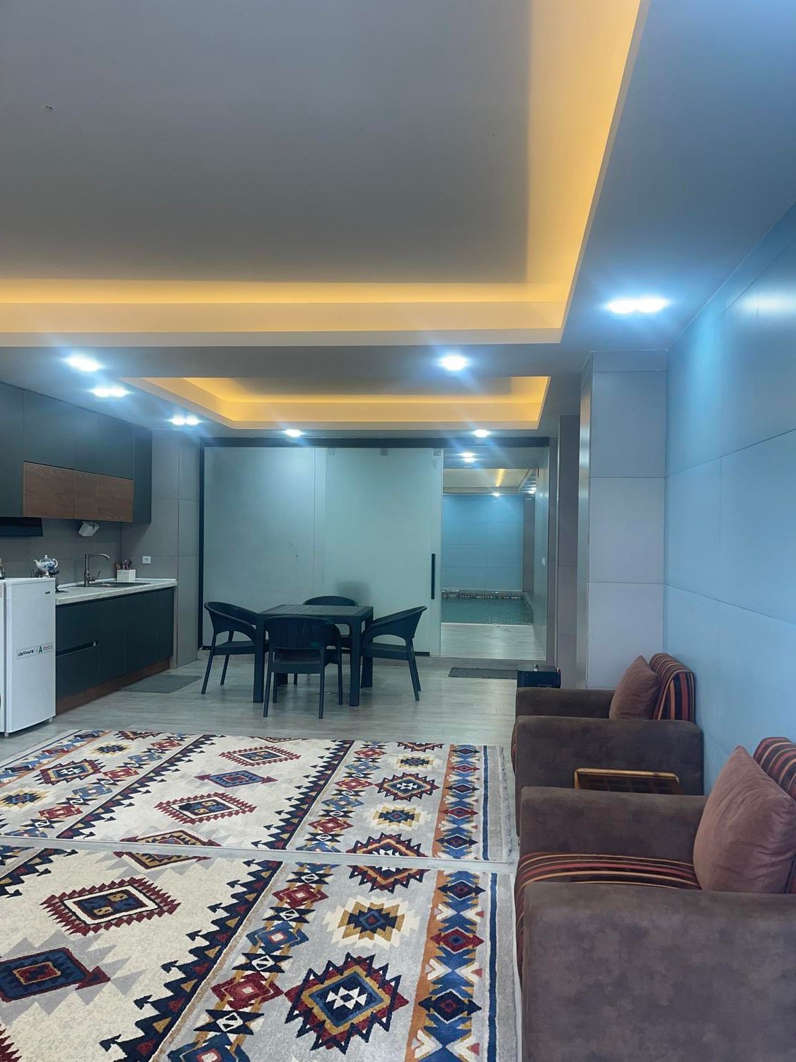 اجاره ویلا فرح آباد|اجارهٔ کوتاه‌مدت ویلا و باغ|ساری, |دیوار