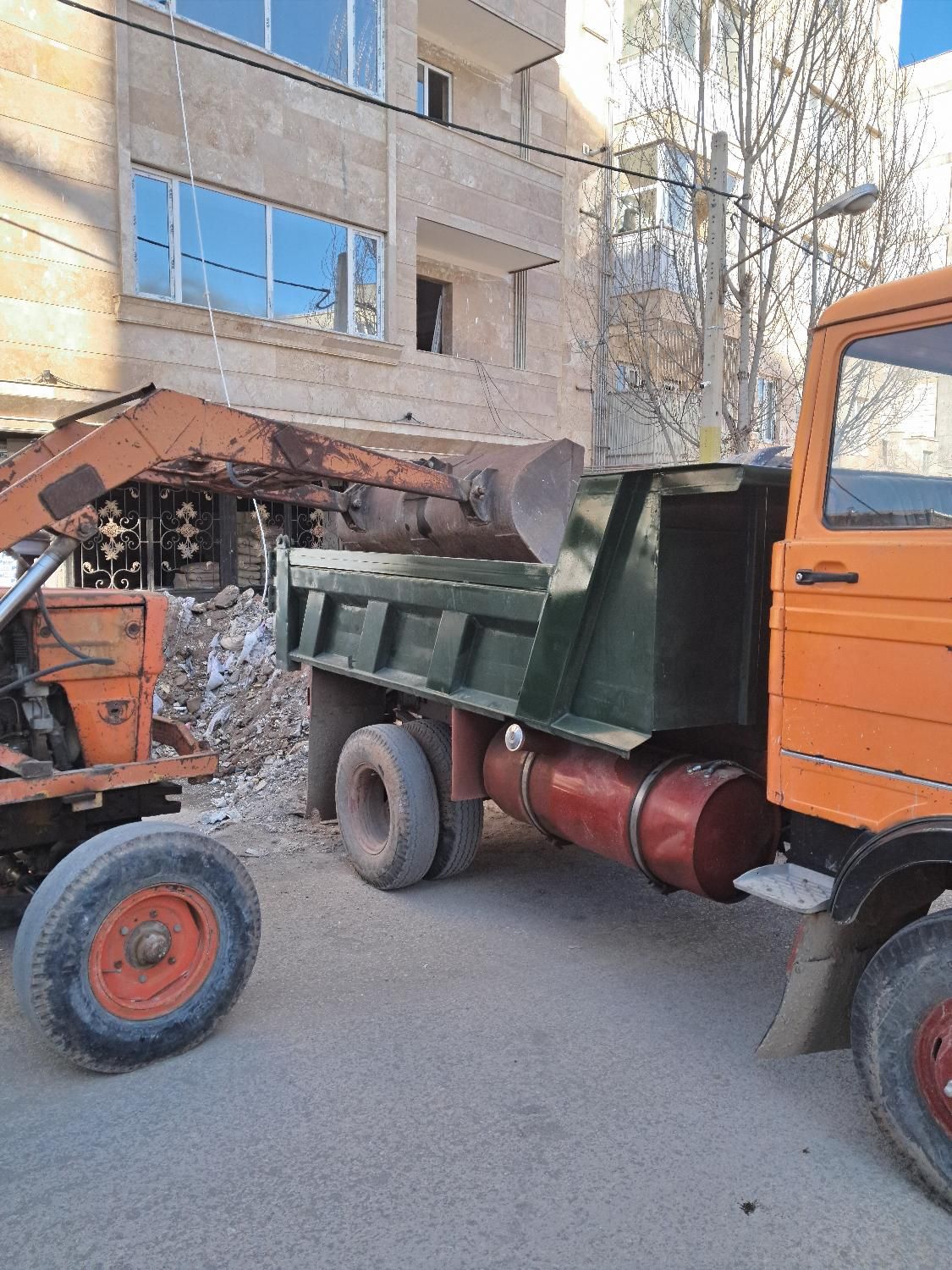 مصالح حمل نخاله ماسه شن پوکه آهک مخلوط خاک باغچه|خدمات حمل و نقل|اردبیل, |دیوار