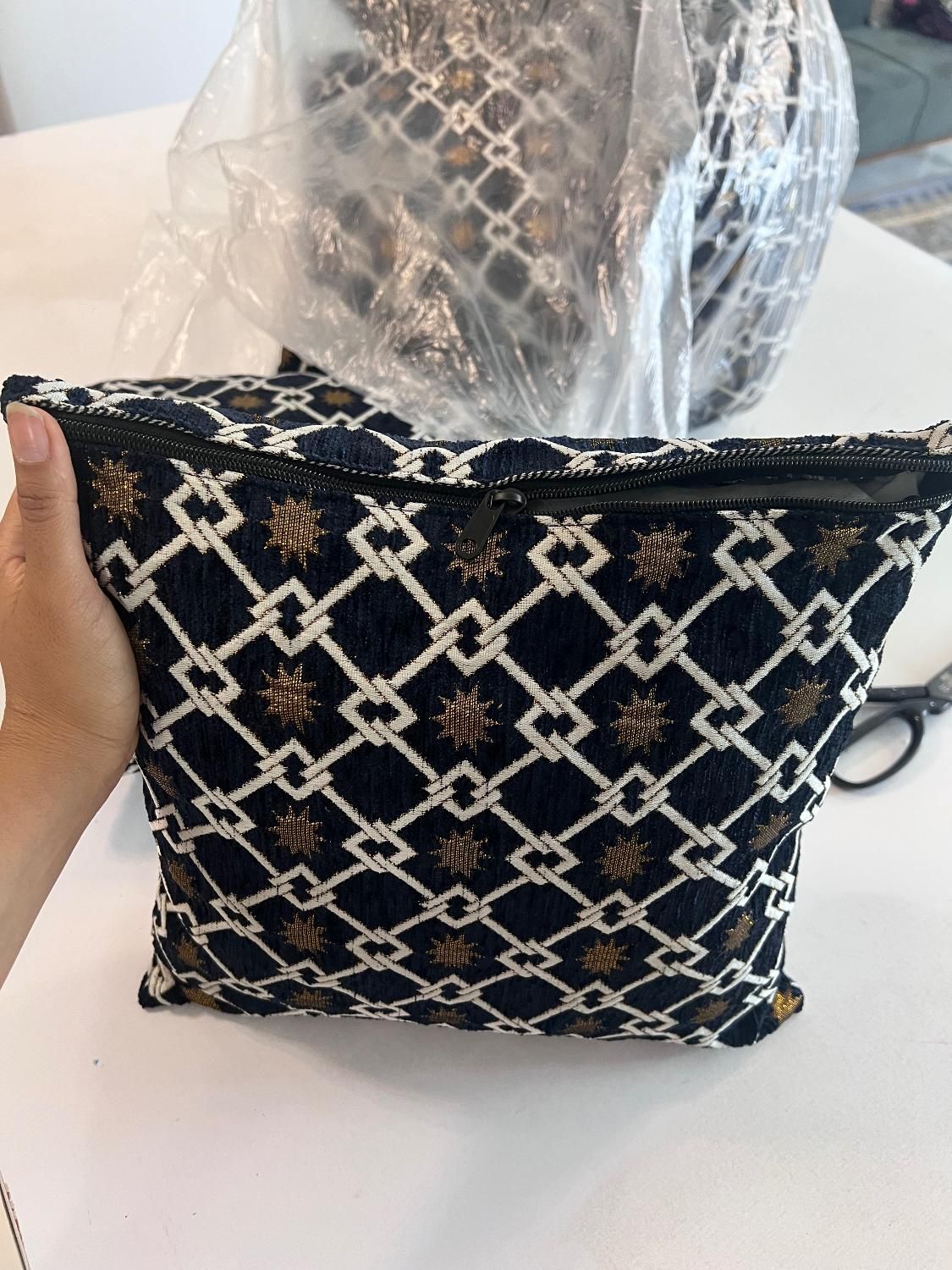 انواع کاور کوسن و کوسن پر شده موجود است|مبلمان خانگی و میز عسلی|کرمان, |دیوار