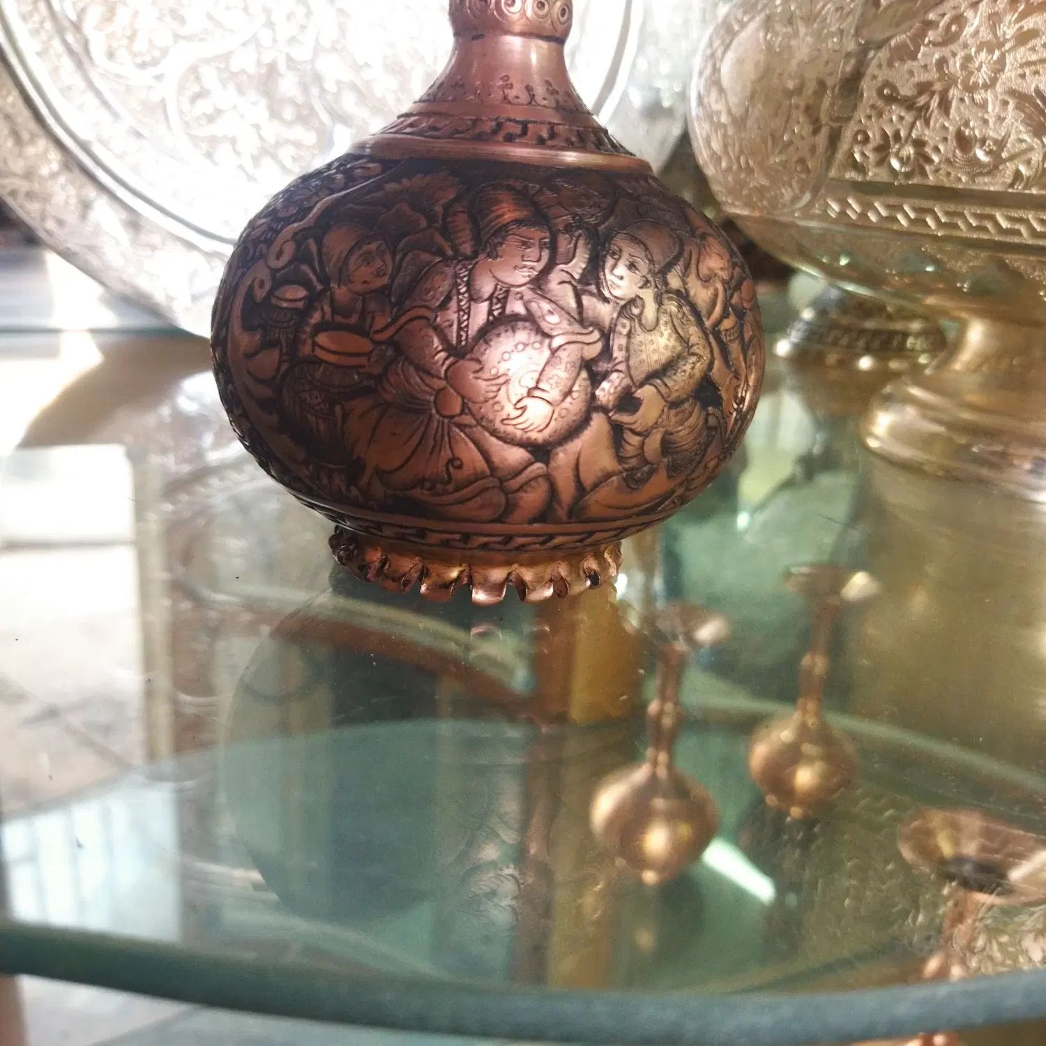 گلدان مسی قلمزنی شده ،طرح مینیاتور ،قلم عالی|کلکسیون اشیاء عتیقه|اصفهان, شهرستان|دیوار