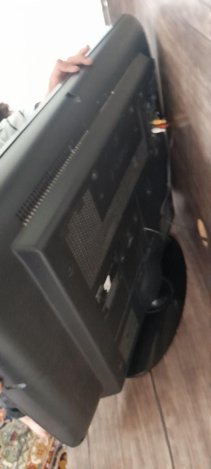 تلویزیون ۳۲|تلویزیون و پروژکتور|خمینیشهر, |دیوار