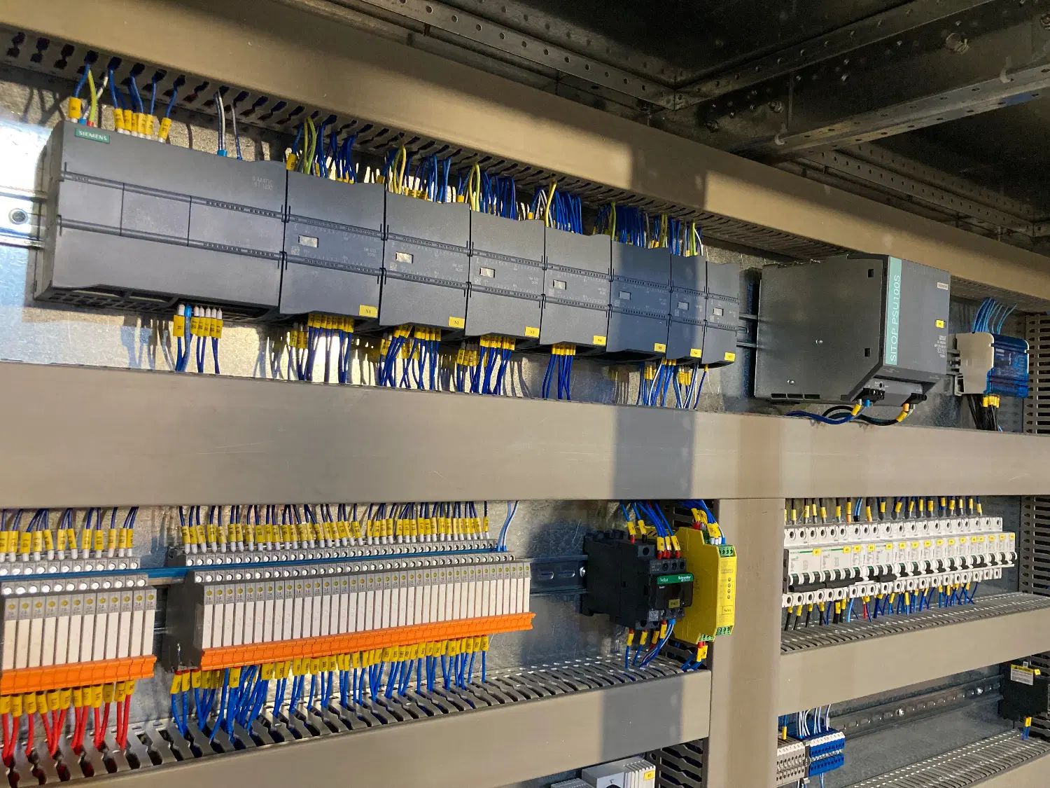 مشاوره ، طراحی و مونتاژ تابلو برق های قدرت و PLC|خدمات پیشه و مهارت|تهران, لاله زار|دیوار