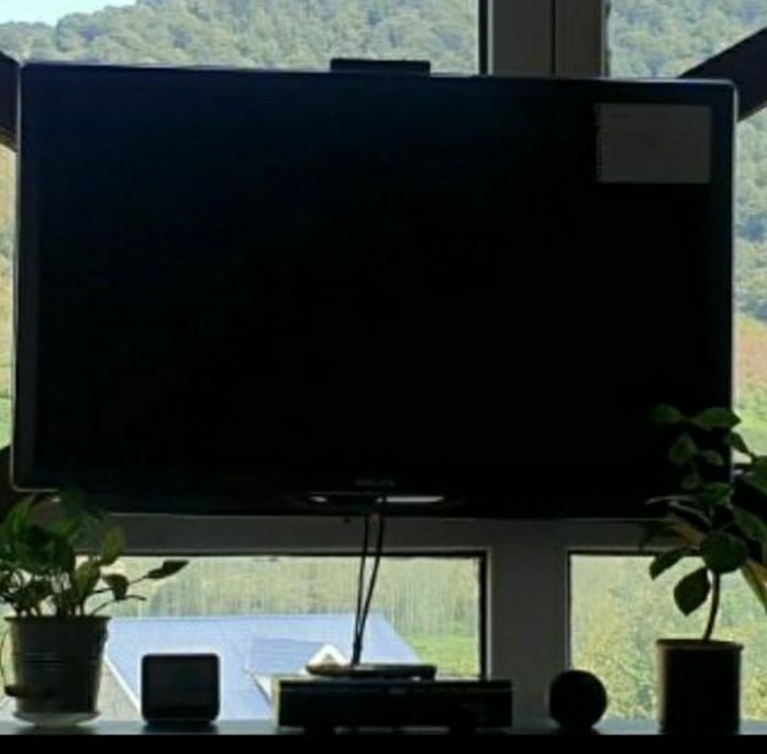 تلویزیون سه بعدی فیلیپس اصلی به همراه دو عینک|تلویزیون و پروژکتور|لنگرود, |دیوار