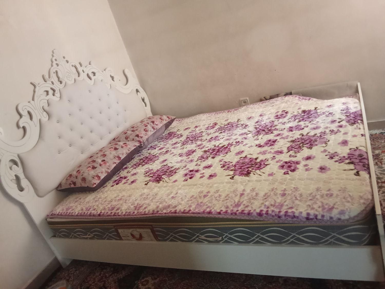 تختخواب دو نفره در ابعاد ۲ در ۱۶۰ مدل تاج|تخت و سرویس خواب|رباط‌کریم, مسکن مهر آبشناسان|دیوار