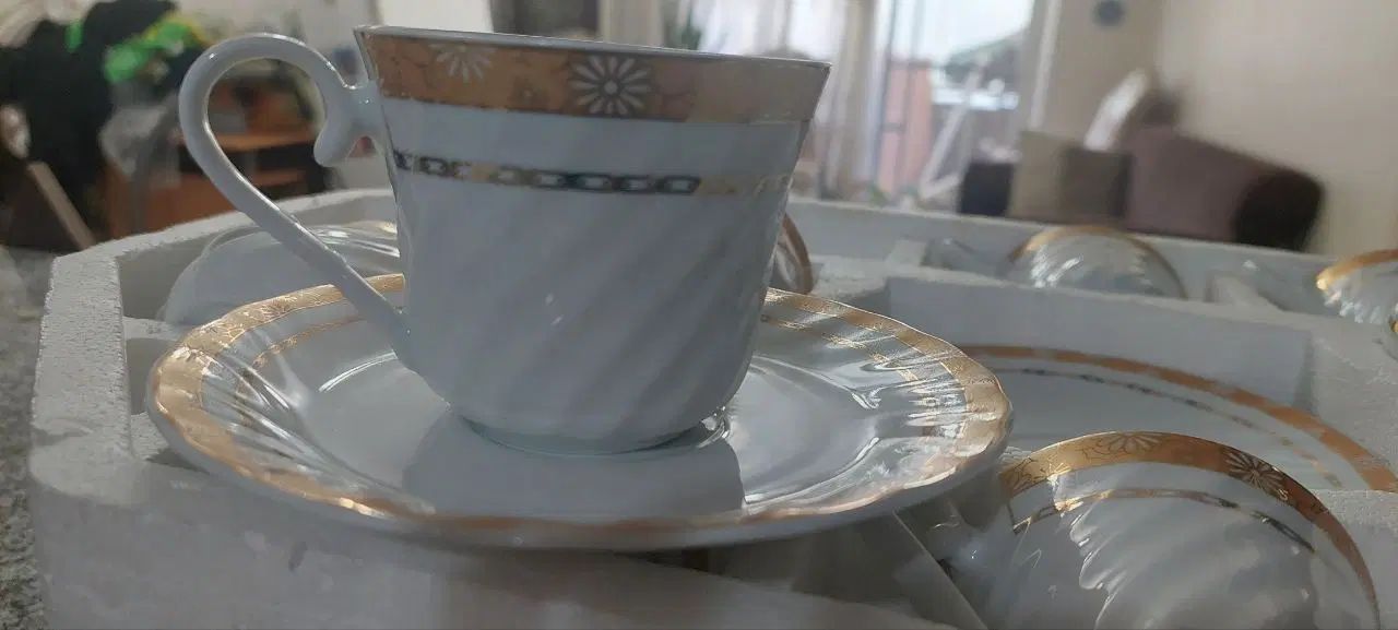 گلدان و سرویس ۱۷ پارچه چایخوری و ساعت|گل مصنوعی|اصفهان, شیخ اشراق|دیوار