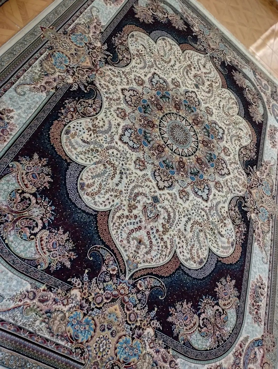 فرش ۱۰۵۰ شانه تراکم ۳۰۰۰ دستبافت گونه نو ۹متری|فرش|تهران, شهرک شریعتی|دیوار