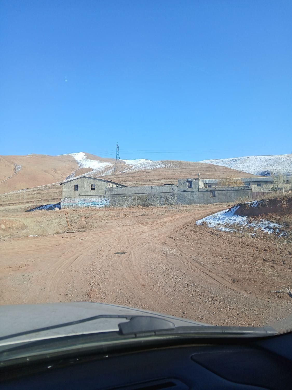 فروش گاوداری بر جاده خواجه ورزقان ۷۰۰۰ متری|فروش دفتر صنعتی، کشاورزی، تجاری|اهر, |دیوار