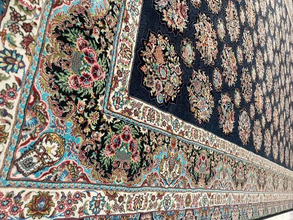 فرش  هزار شانه مشهد سالم ورنگ زمینه سرمه ای|فرش|بهارستان, |دیوار