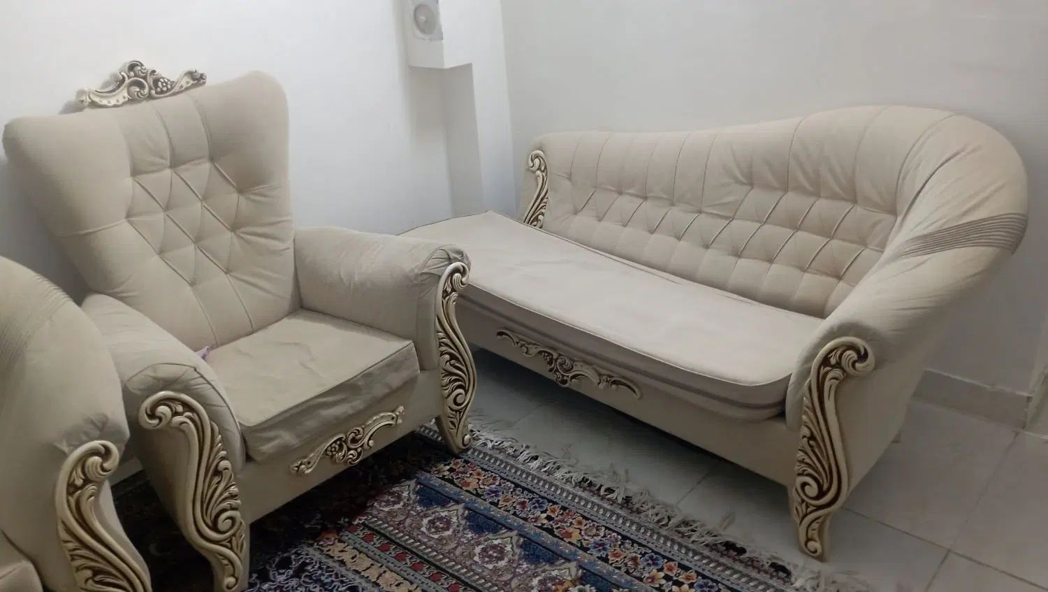 یک ست مبل ۸ نفره همراه با میزاش قیمت ۲ تومن|مبلمان خانگی و میز عسلی|مشهد, هفده شهریور|دیوار
