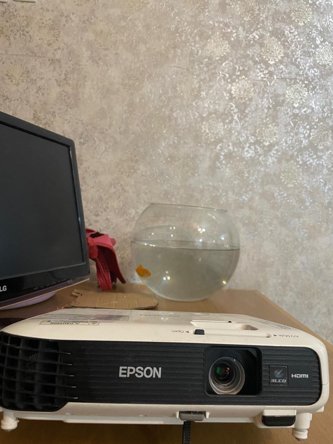 ویدئو پرژکتور مارک Epson بدون استفاده|تلویزیون و پروژکتور|مشهد, احمدآباد|دیوار