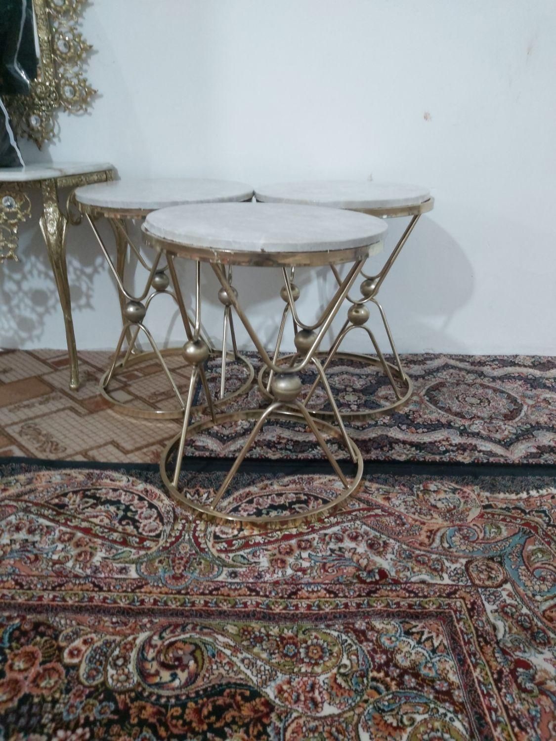 جلومبلی فلزی چهارعدد تمیزوسالم|مبلمان خانگی و میز عسلی|تبریز, |دیوار