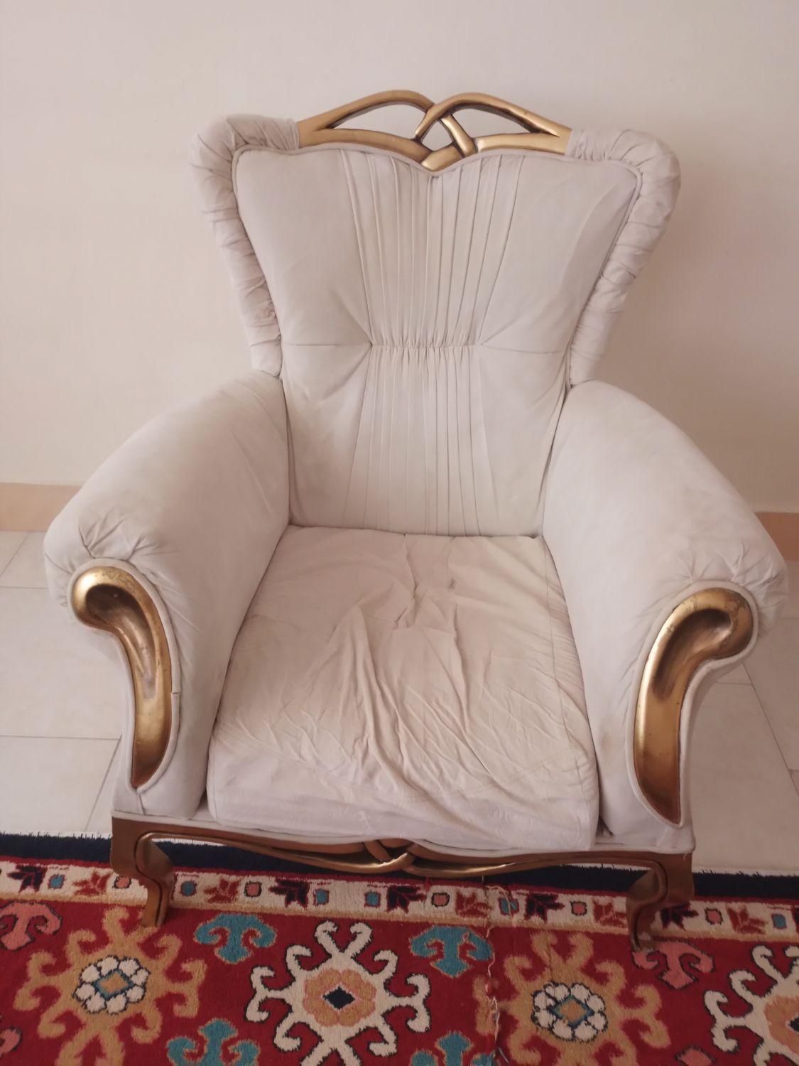 فروش یک دست مبل ۷ نفره بصورت کلاف که نقاش رنگ کرده|مبلمان خانگی و میز عسلی|بروجرد, |دیوار