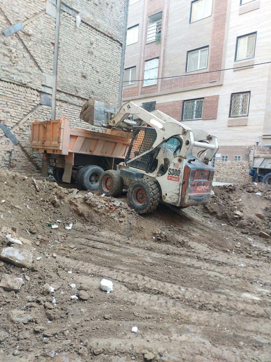 ...خاکبرداری و تهیه مصالح و نخاله ساختمانی .|خدمات حمل و نقل|کهریزک, |دیوار