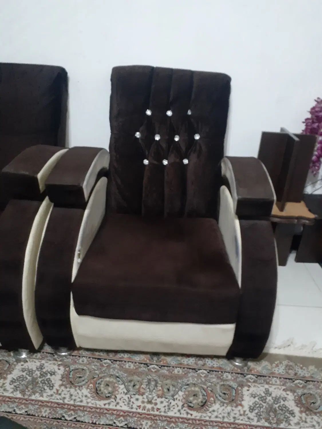 مبل ۷ نفره کارکرده|مبلمان خانگی و میز عسلی|رشت, باهنر|دیوار