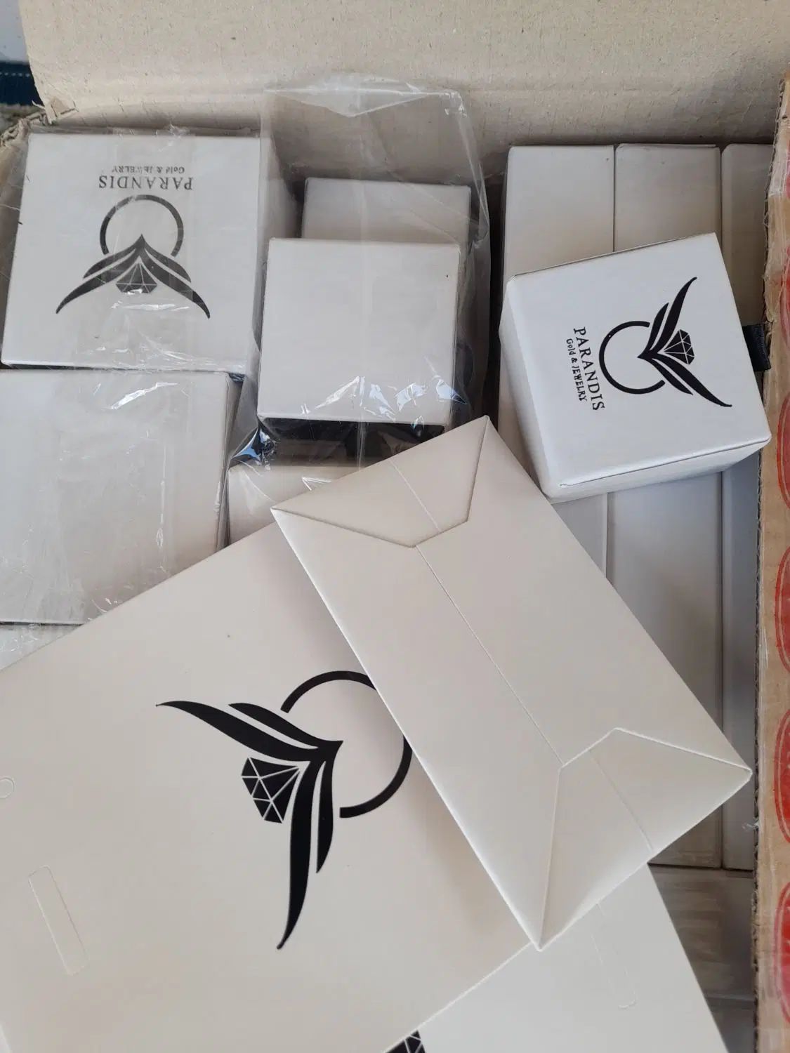 گردنبند طلای V و مثلث|جواهرات|رشت, بازار|دیوار