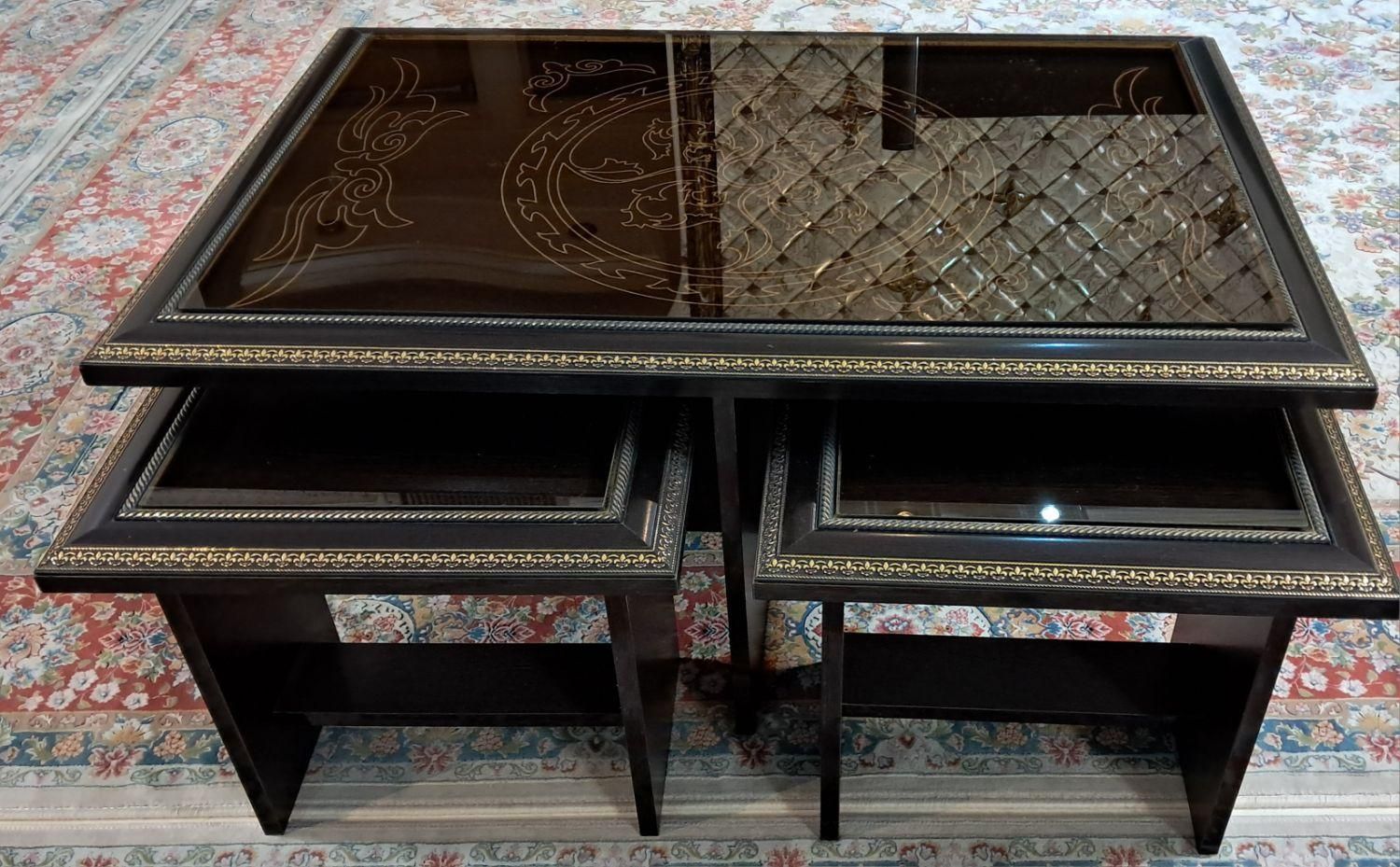 به اندازه ۹۰ در ۶۰   و   ۴ تا عسلی  ۲۸ در ۴۲|میز و صندلی غذاخوری|تهران, مولوی|دیوار