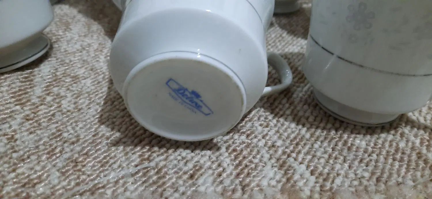 سرویس ۱۲ نفره دلوکس چین قدمت دار و تمیز با کسری|ظروف سرو و پذیرایی|تهران, زنجان جنوبی|دیوار