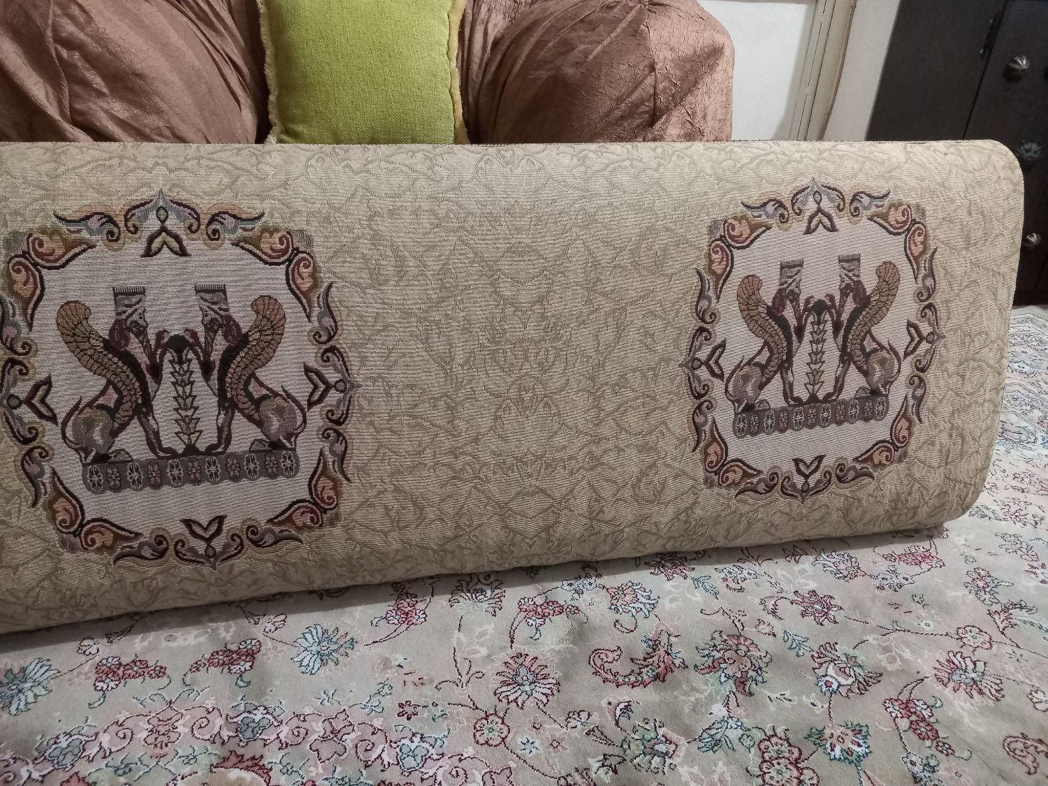 مقداری وسایل خانه|مبلمان خانگی و میز عسلی|بروجرد, |دیوار