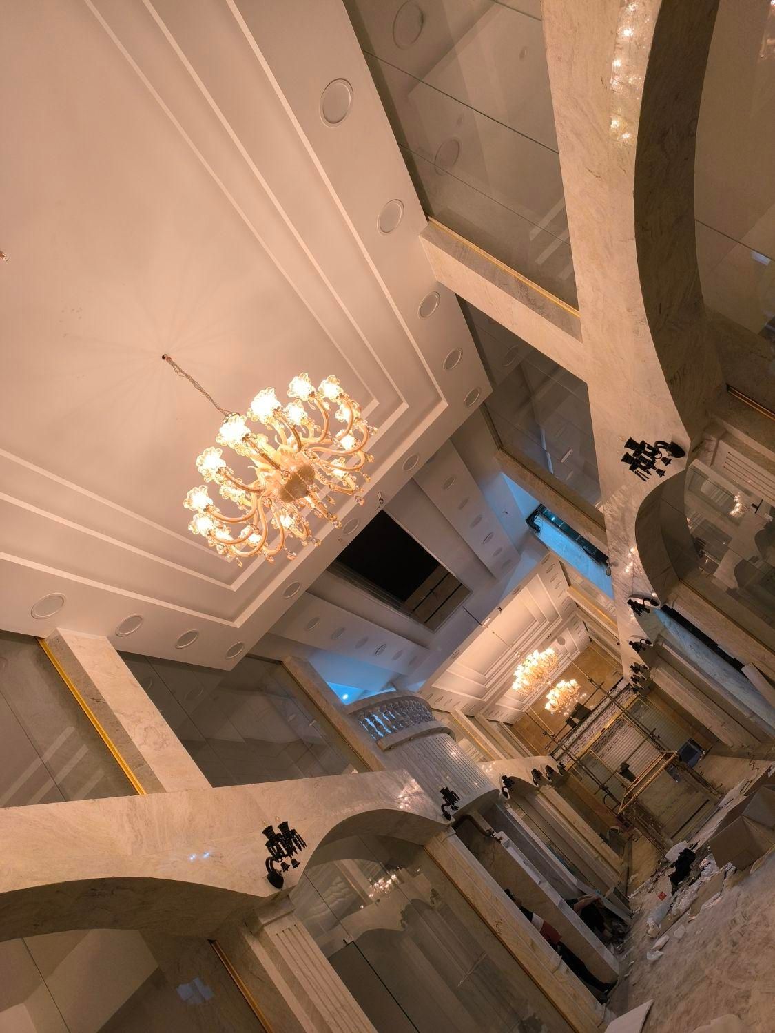 نصب ونصاب انواع لوستر(تعمیرو مونتاژ انواع لوسترها)|خدمات پیشه و مهارت|اهواز, گلستان|دیوار