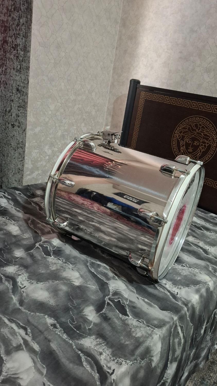 دوقول سطلی|درام و پرکاشن|اندیشه, |دیوار