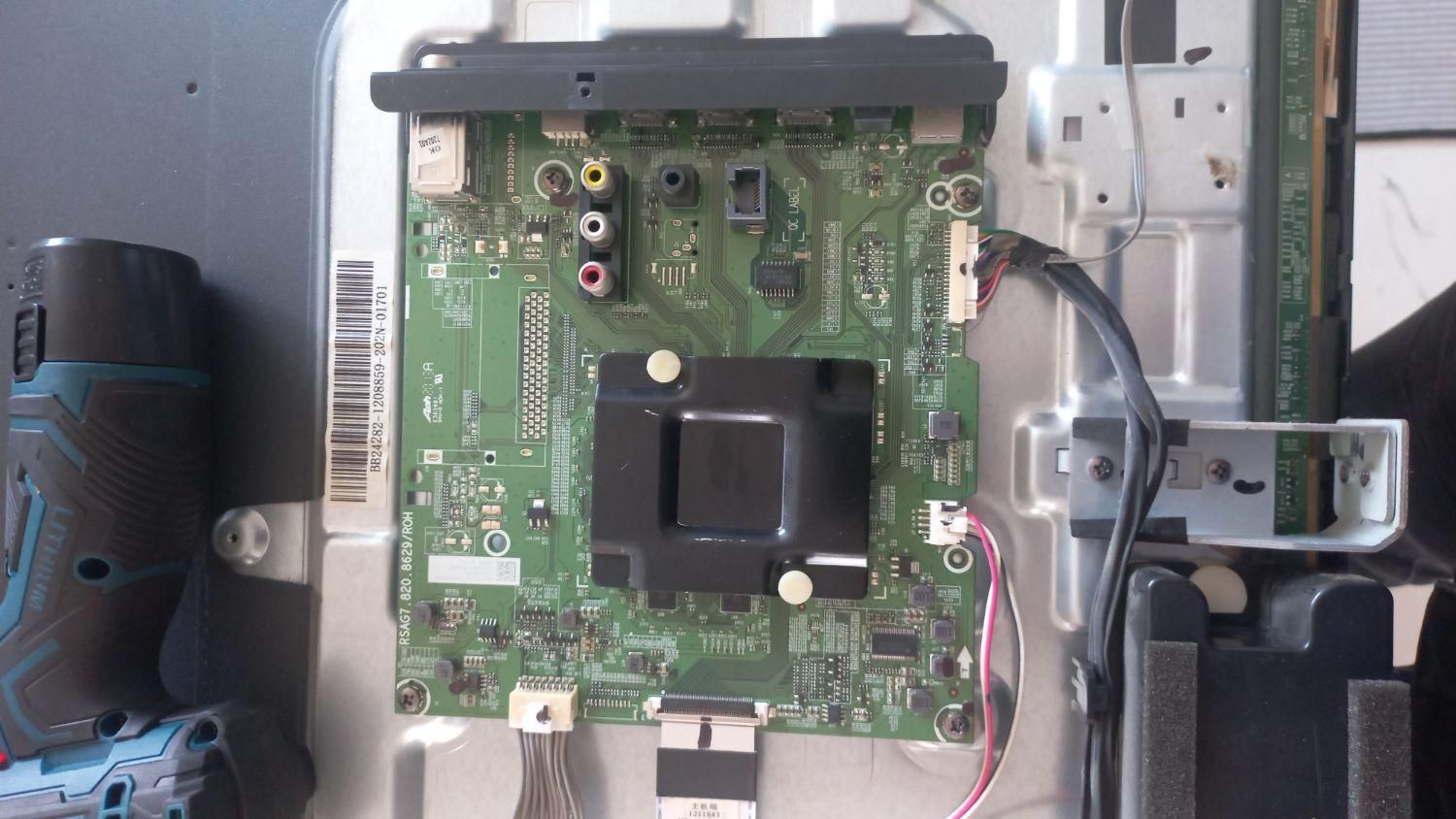 تعمیرات تخصصی تلویزیون ال ای دی LED ال سی دی LCD|خدمات پیشه و مهارت|رشت, رشتیان|دیوار