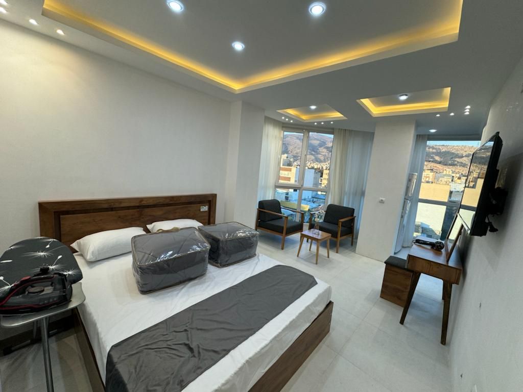 هتل آپارتمان اوستا، سوییت، خانه مسافر،منزل اجاره،|اجارهٔ کوتاه‌مدت آپارتمان و سوئیت|شیراز, باغ تخت|دیوار