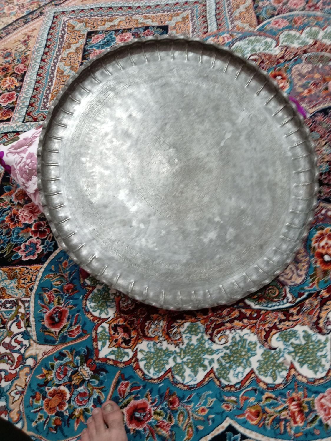 فروش سینی بزرگ (مجمه) قدیمی|ظروف سرو و پذیرایی|تربت‌حیدریه, باغ سلطانی|دیوار