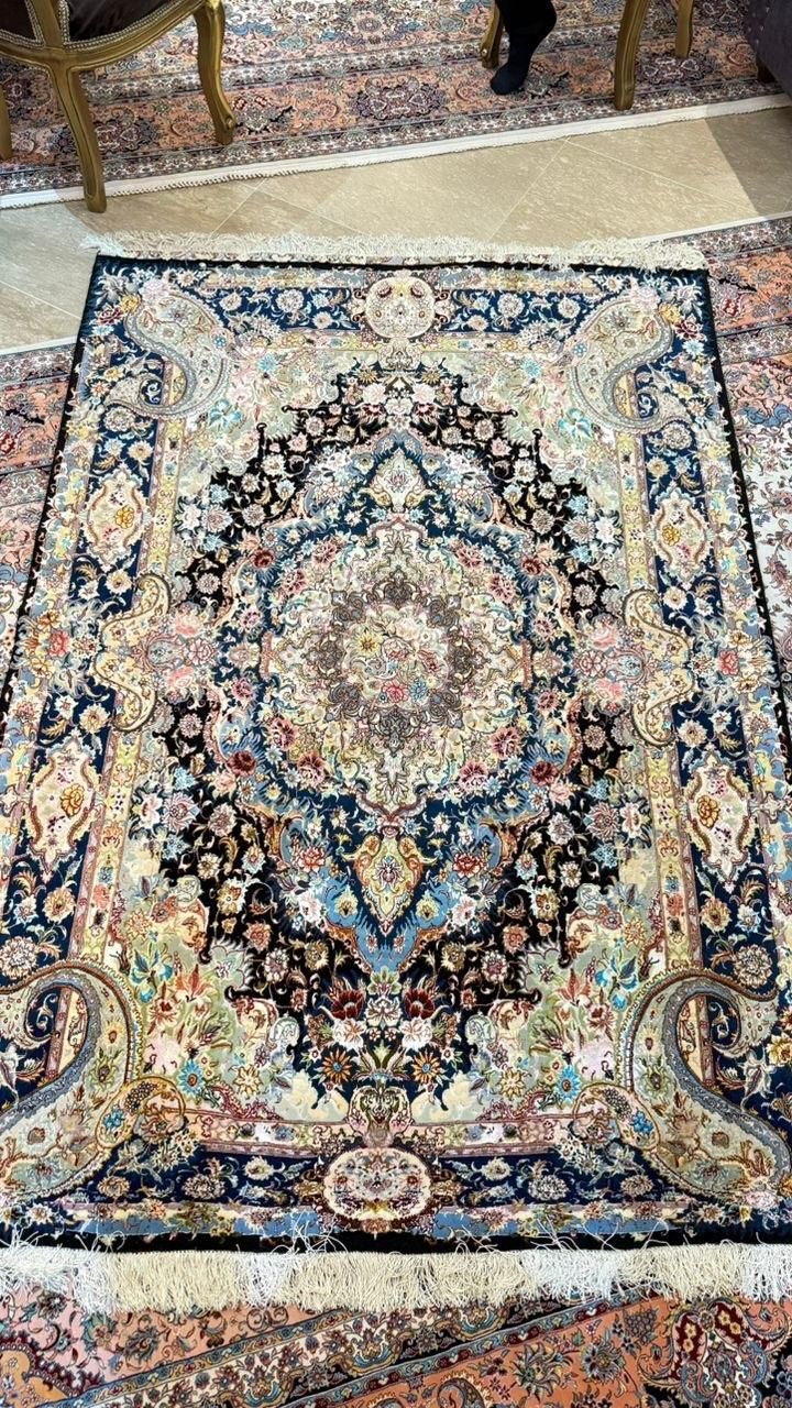 فرش سالاری تبریز  چله وگل ابریشم 60رج|فرش|تهران, شکوفه|دیوار