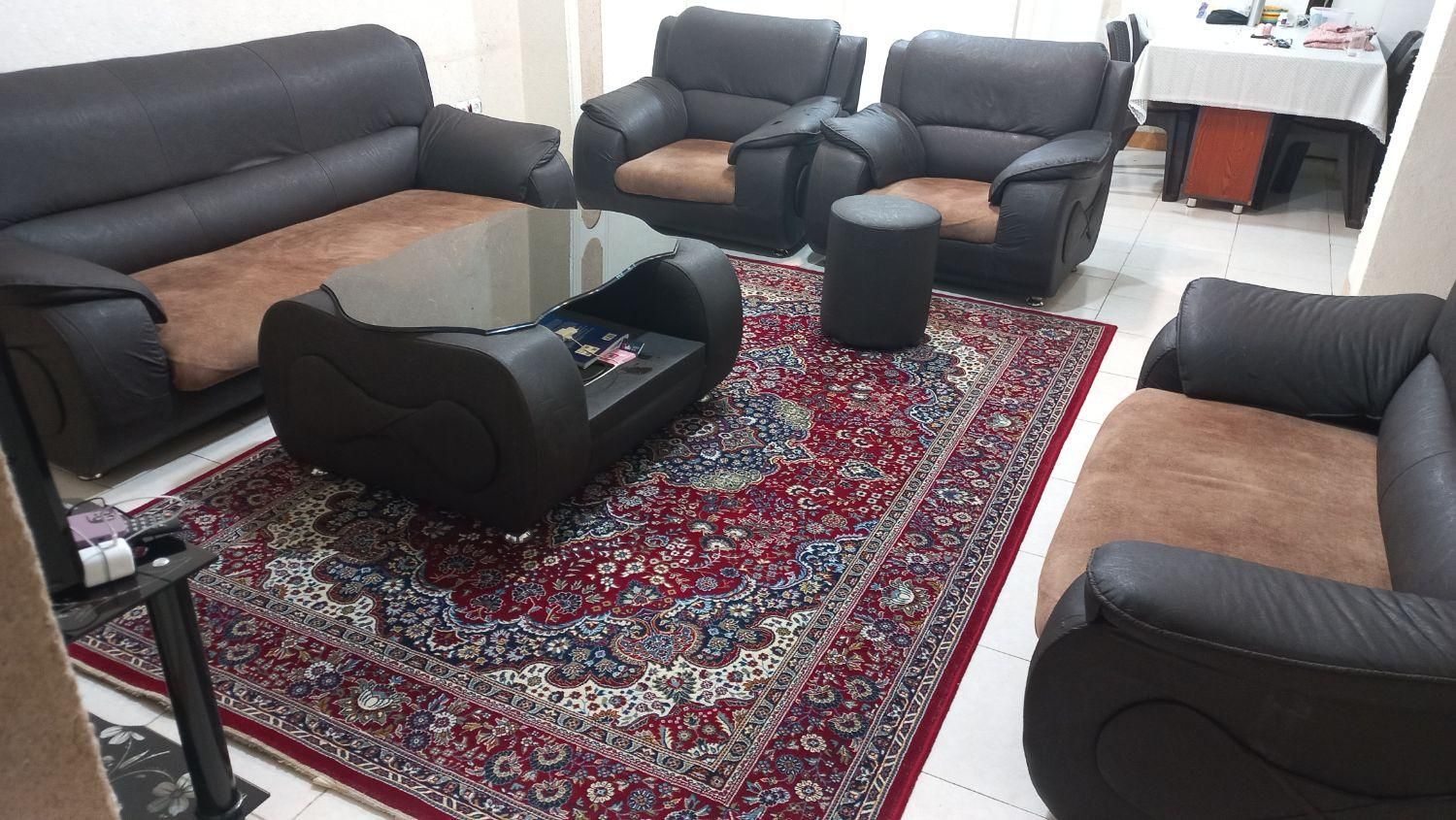 فروش یک دست مبل|مبلمان خانگی و میز عسلی|رشت, کوی غلام نیا|دیوار