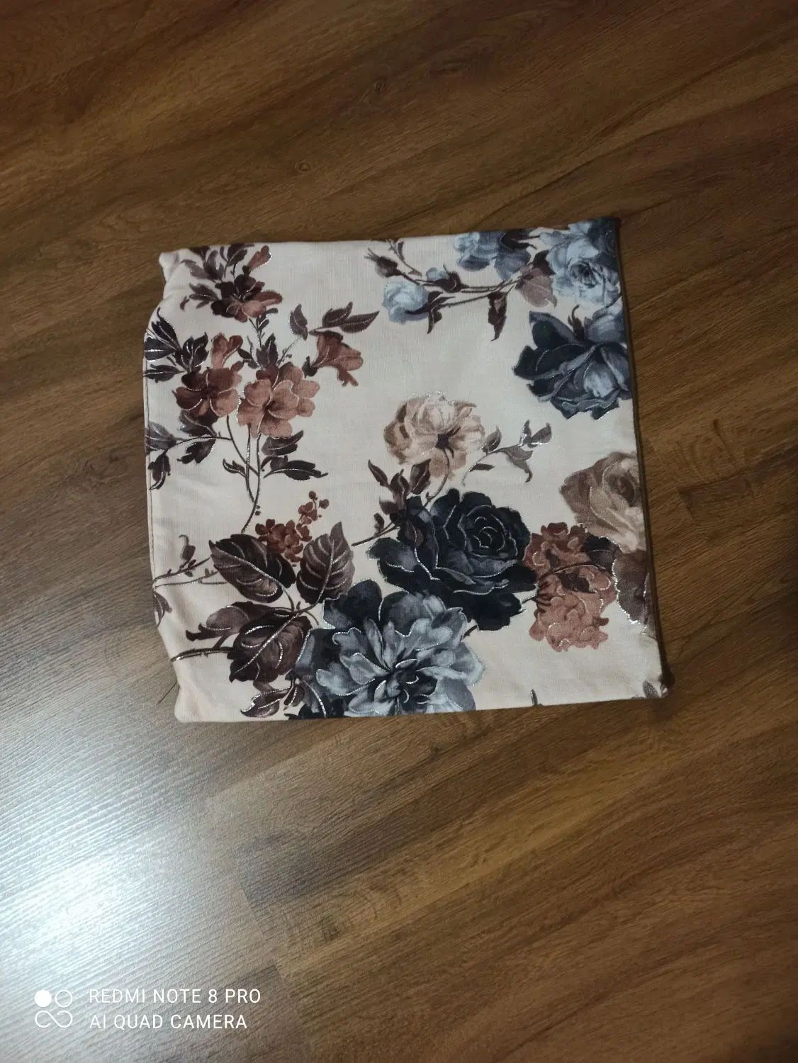 کاور کوسن ابعاد 37در 37 قیمت بسیار مناسب|صنایع دستی و سایر لوازم تزئینی|رشت, گلسار|دیوار