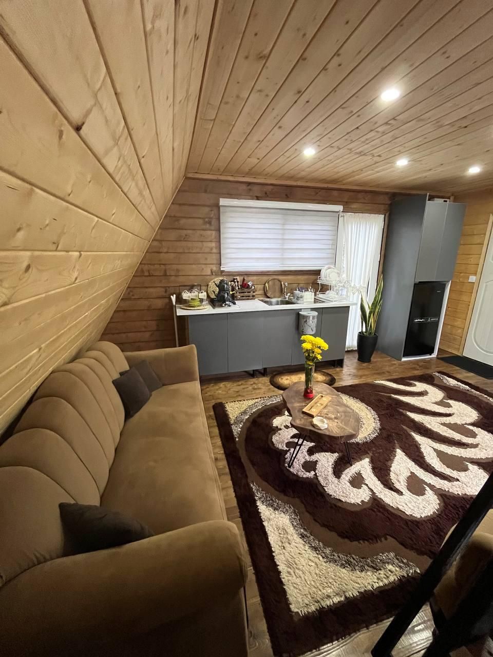 کلبه جنگلی با ویو رویایی|اجارهٔ کوتاه‌مدت ویلا و باغ|رامسر, |دیوار