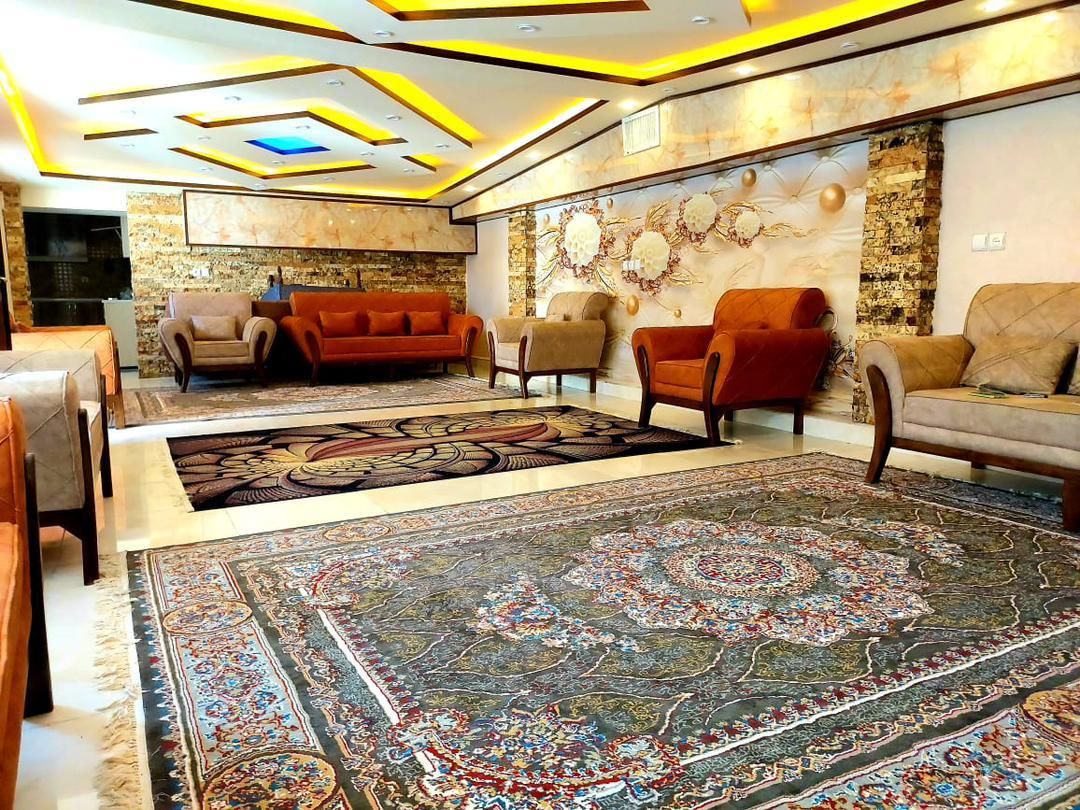 اجاره ویلا در باغ بادران باغ بهادران باغبادران|اجارهٔ کوتاه‌مدت ویلا و باغ|اصفهان, باغ دریاچه|دیوار