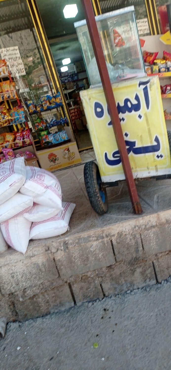 فروش دستگاه یخ در بهشت چرخدار  باجای شیشه آب انجیر|فروشگاه و مغازه|کرمانشاه, |دیوار