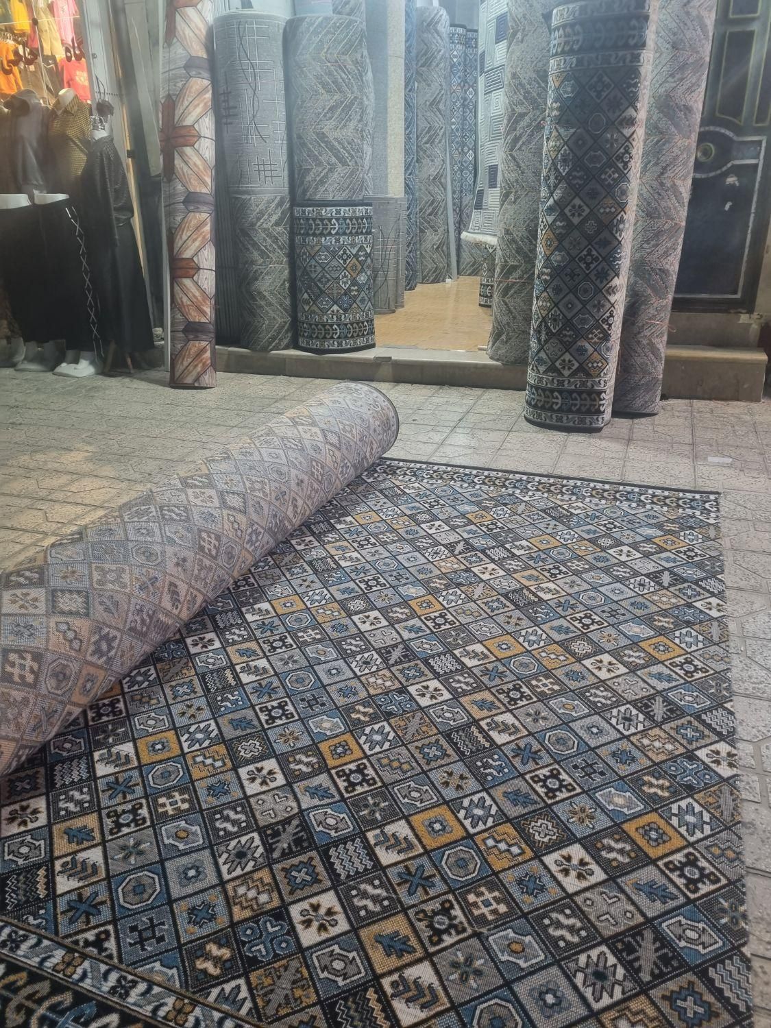 گلیم فرش کنار فرش موکت بدون خاکریز|گلیم، جاجیم، گبه|یاسوج, |دیوار