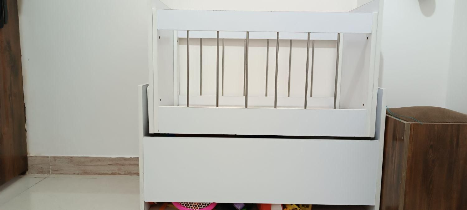 تخت کودک.|تخت و صندلی بچه|رشت, معلولین|دیوار