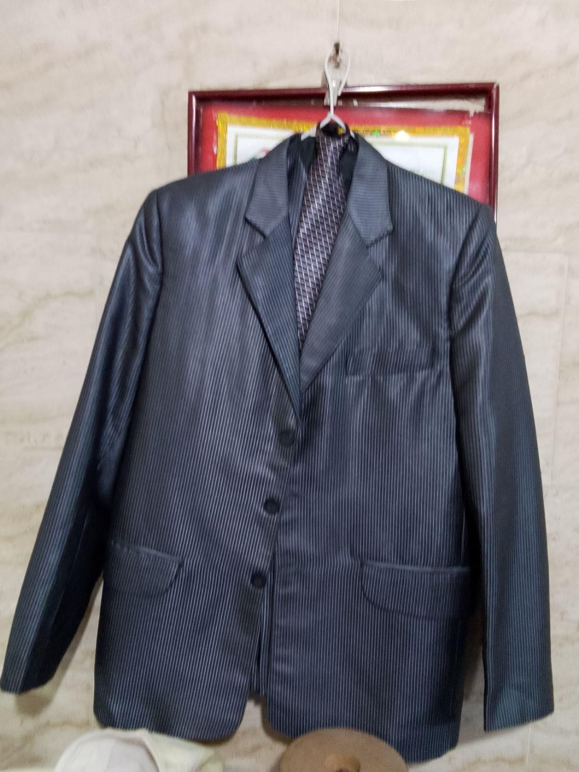 کت و شلوار و کراوات و جلیقه|لباس|لاهیجان, آهندان|دیوار