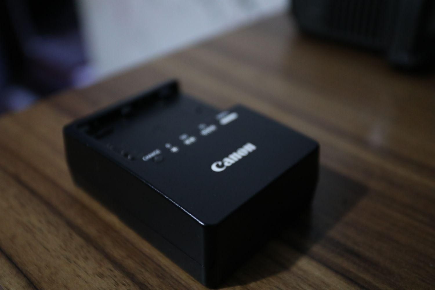 باتری canon و گریپ دوربین 5d mark4|دوربین عکاسی و فیلم‌برداری|سقز, |دیوار