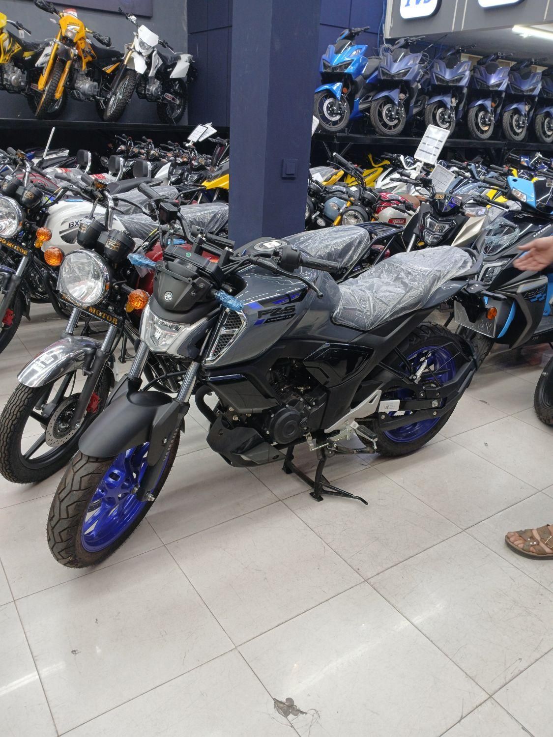 (۱۸ ماهه ماهیانه) یاماها FZ 150|موتورسیکلت|تهران, بهار|دیوار
