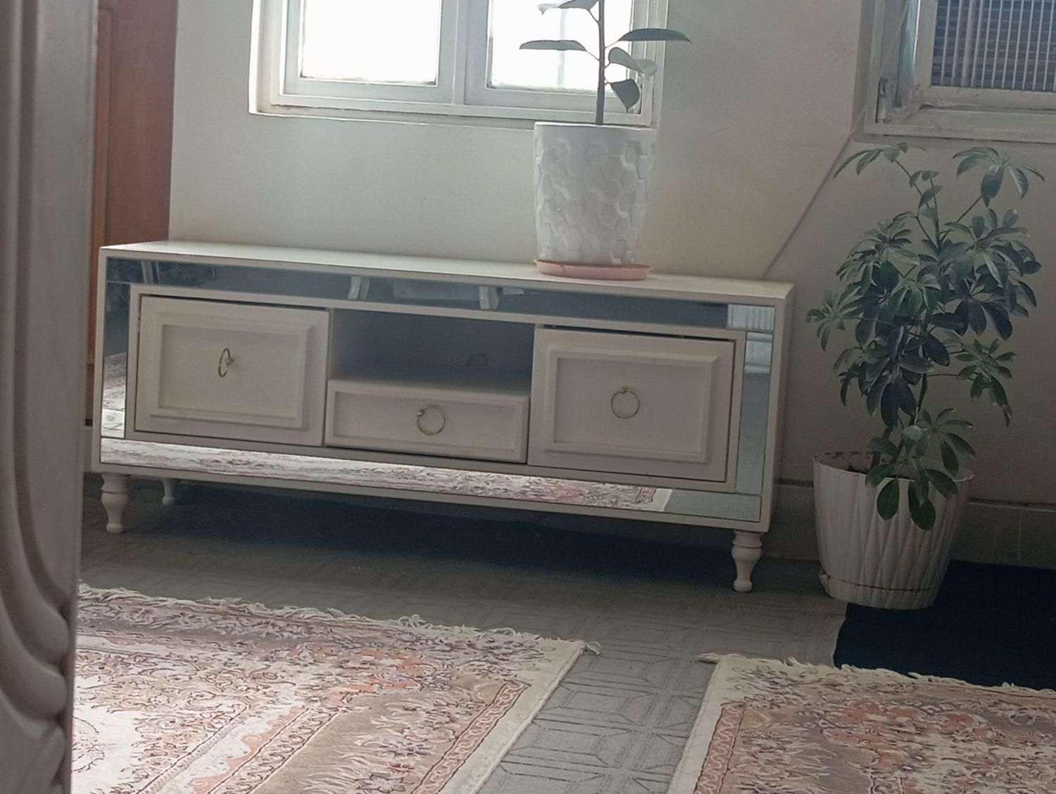 میز تی وی۱۹۰۰|میز تلویزیون|قم, چهار مردان|دیوار