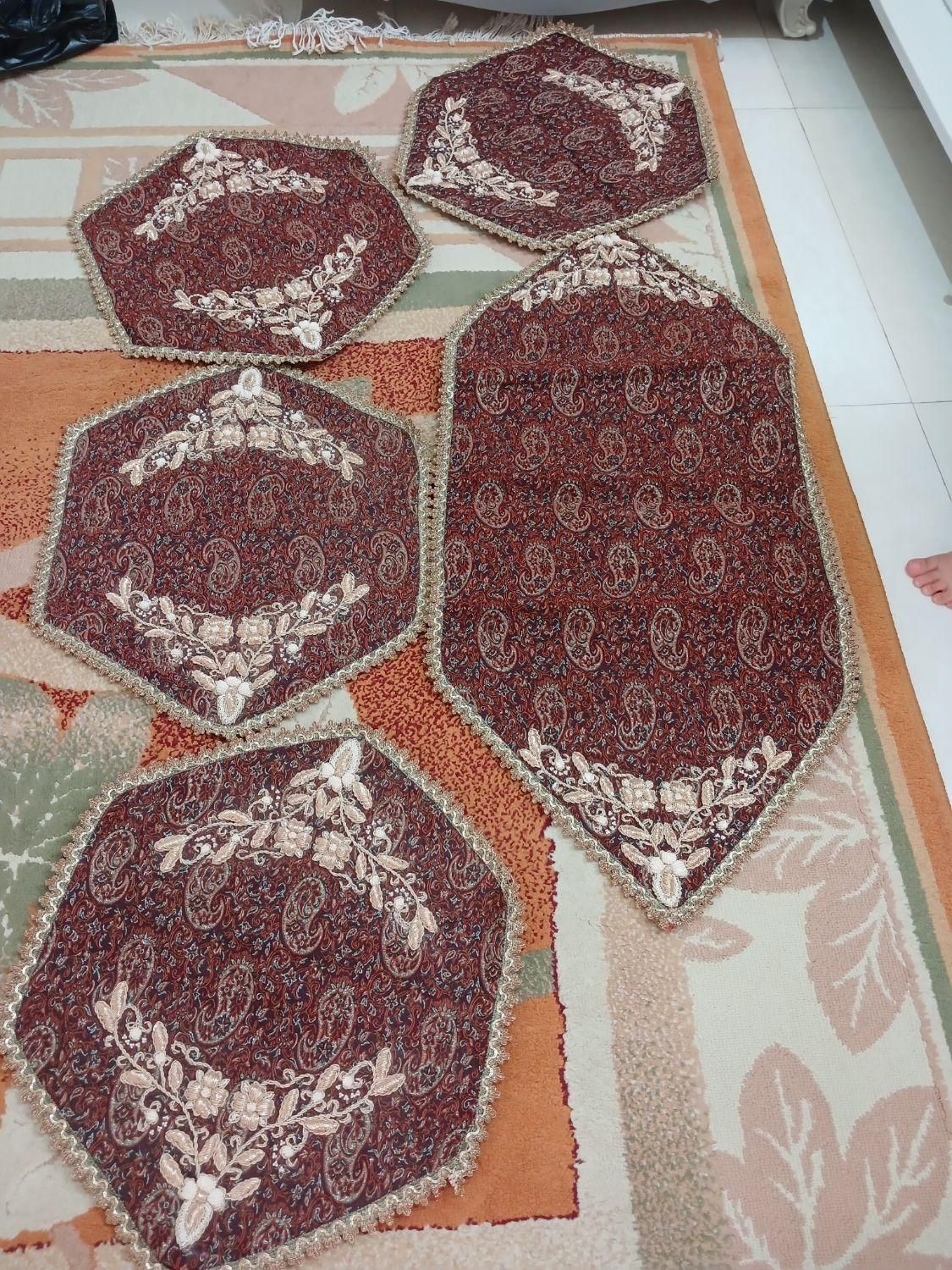 رومیزی و قاب ملیله کار دست|صنایع دستی و سایر لوازم تزئینی|خمینی‌شهر, |دیوار