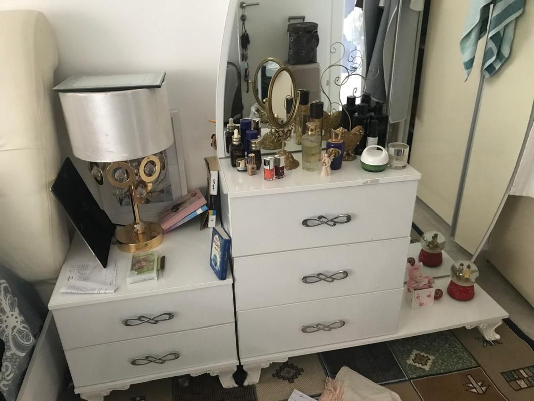 میز آرایش و پا تختی|تخت و سرویس خواب|تهران, بیسیم|دیوار