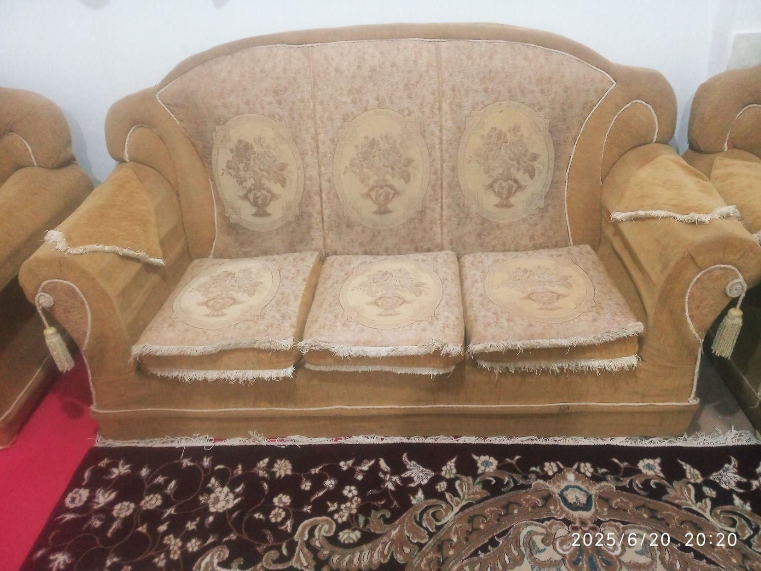 یک‌دست‌مبل‌هفت‌نفره‌|مبلمان خانگی و میز عسلی|بیرجند, |دیوار