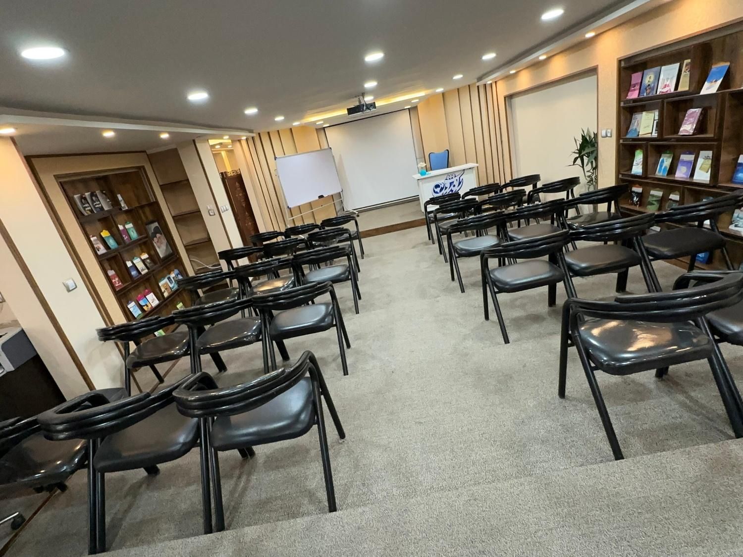 اجاره فضای آموزشی، در قلب مشهد|اجارهٔ کوتاهمدت دفتر کار و فضای آموزشی|مشهد, بهشت|دیوار